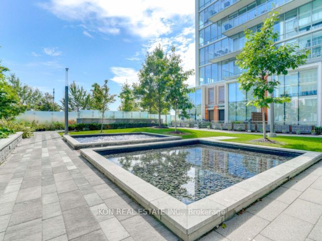 302 - 29 Queens Quay E