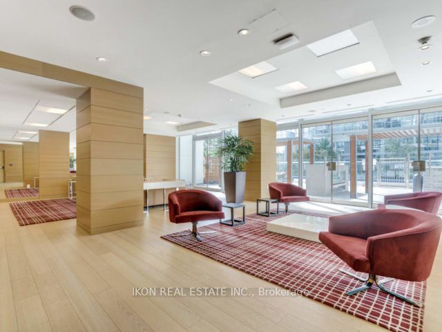 302 - 29 Queens Quay E