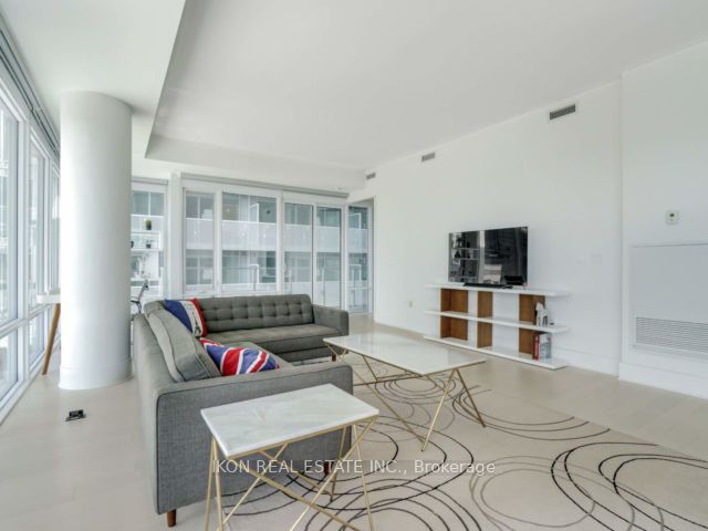 302 - 29 Queens Quay E