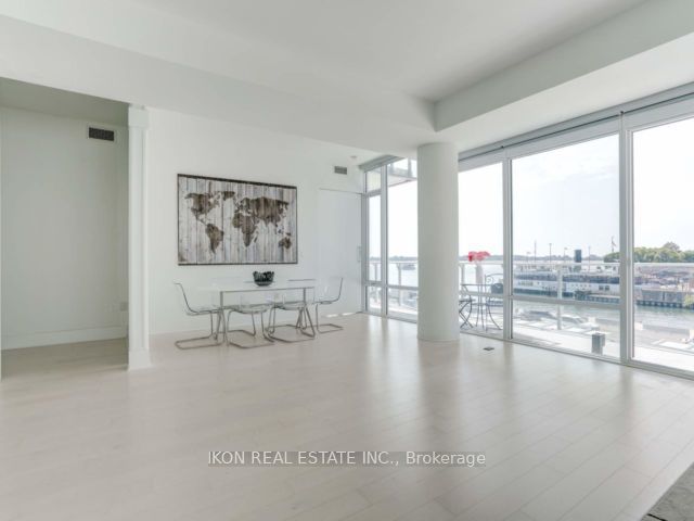 302 - 29 Queens Quay E