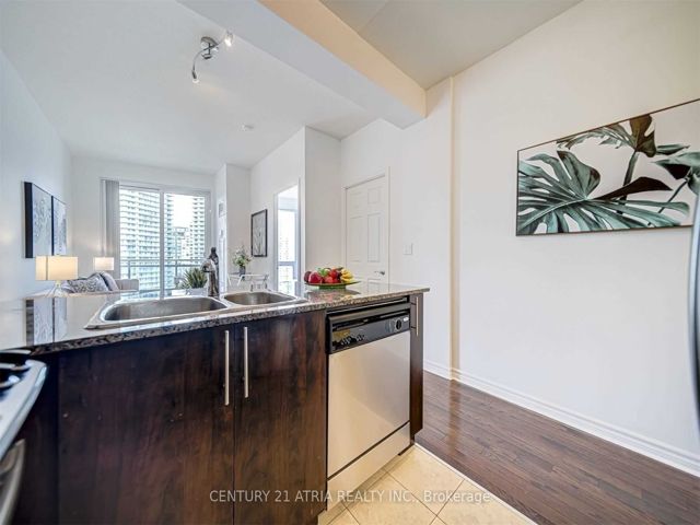 1109 - 18 Holmes Ave