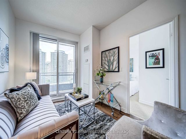 1109 - 18 Holmes Ave