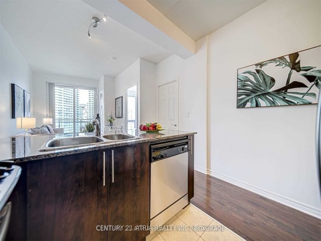 1109 - 18 Holmes Ave