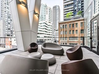 1802 - 357 King St W