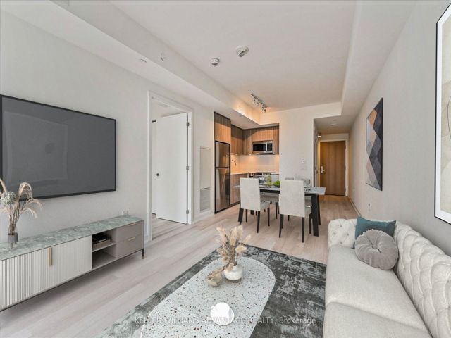 1802 - 357 King St W