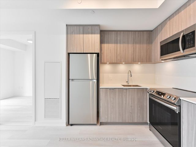 1802 - 357 King St W
