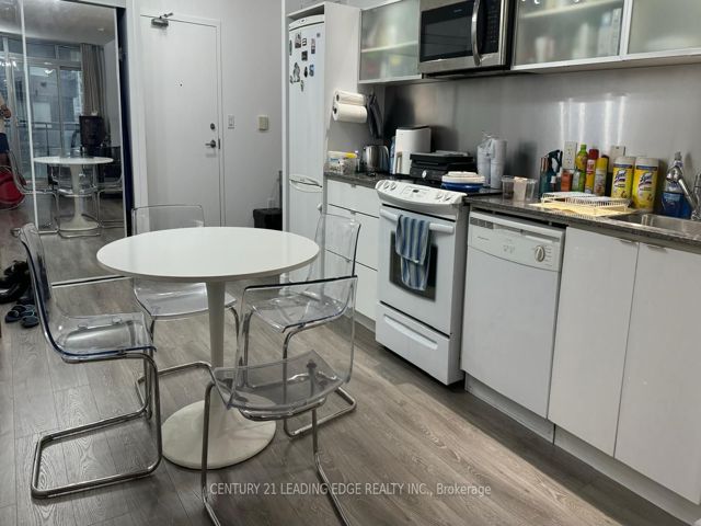 1523 - 4K Spadina Ave