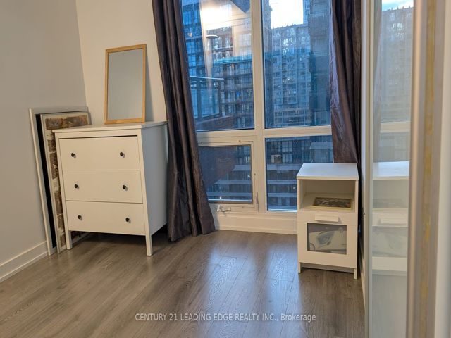 1523 - 4K Spadina Ave