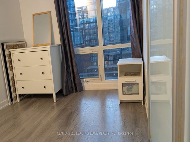 1523 - 4K Spadina Ave