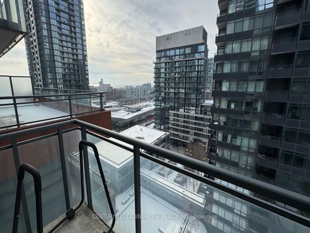 1523 - 4K Spadina Ave