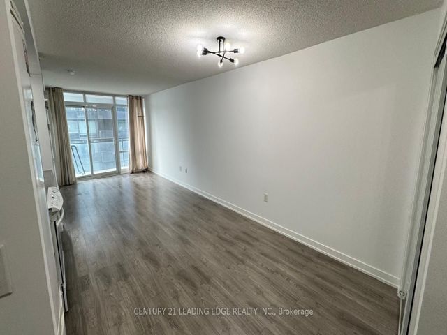 1523 - 4K Spadina Ave