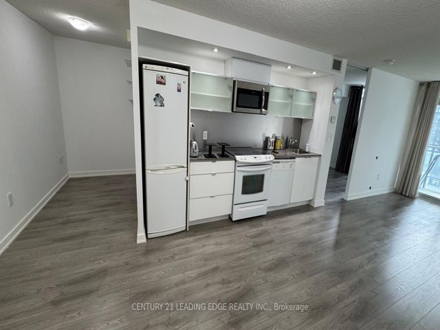 1523 - 4K Spadina Ave