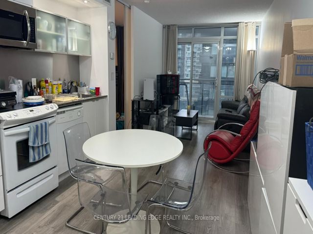 1523 - 4K Spadina Ave