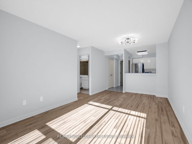 817 - 942 Yonge St