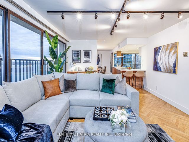 1401 - 65 Harbour Sq