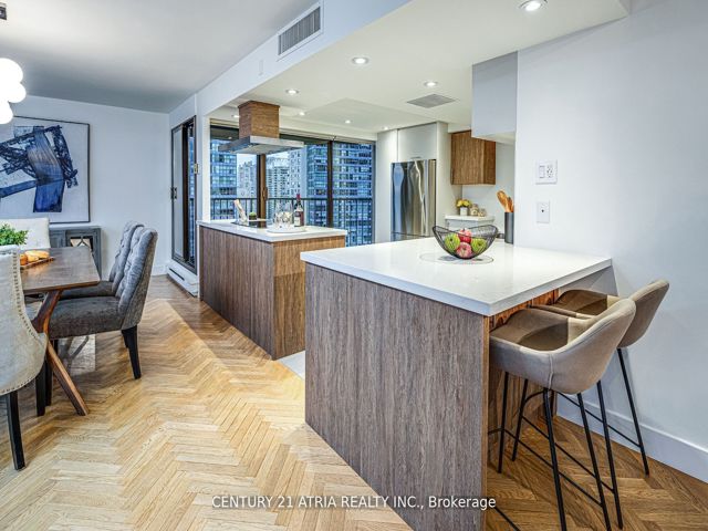 1401 - 65 Harbour Sq
