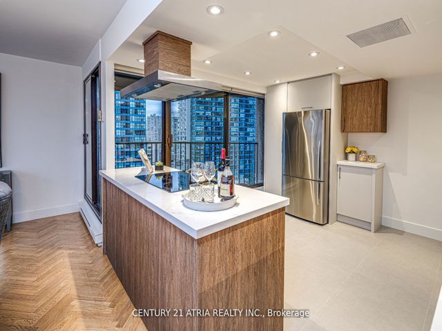 1401 - 65 Harbour Sq
