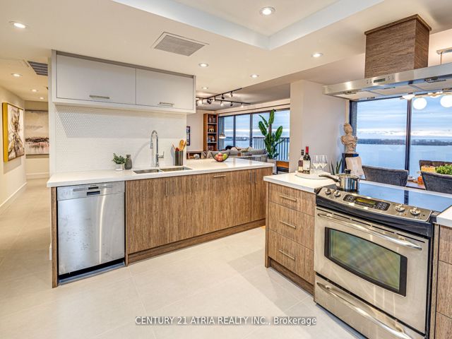 1401 - 65 Harbour Sq