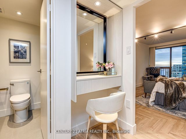 1401 - 65 Harbour Sq