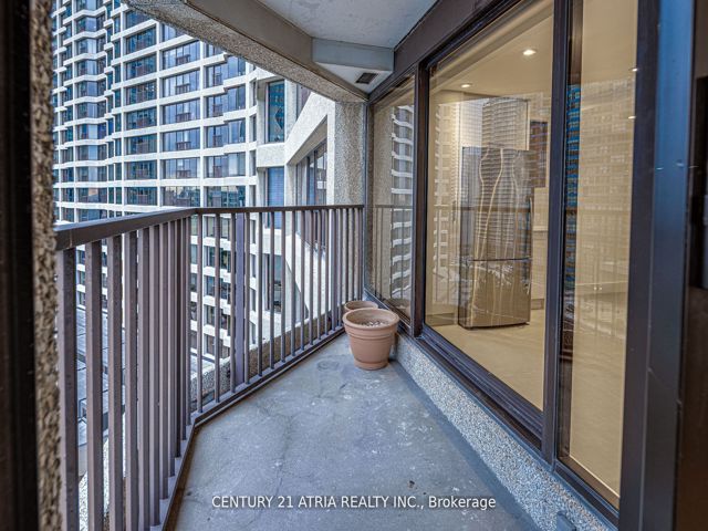 1401 - 65 Harbour Sq