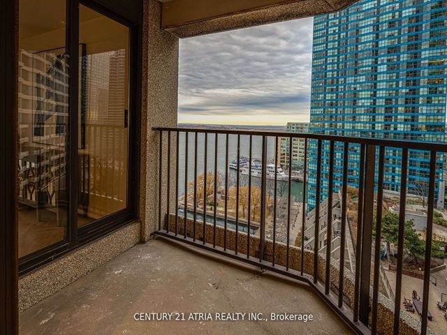 1401 - 65 Harbour Sq