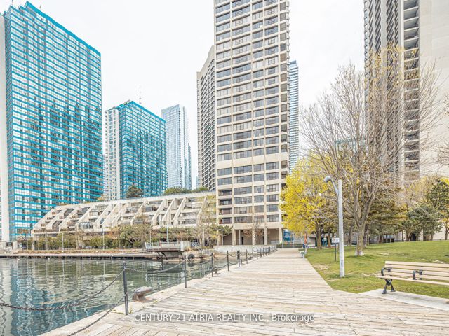 1401 - 65 Harbour Sq
