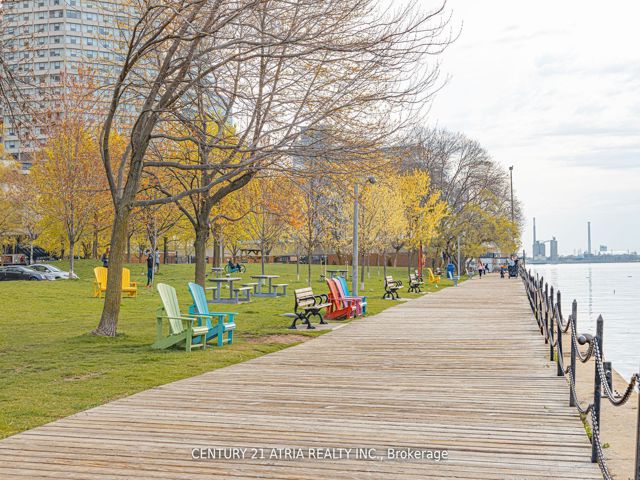 1401 - 65 Harbour Sq