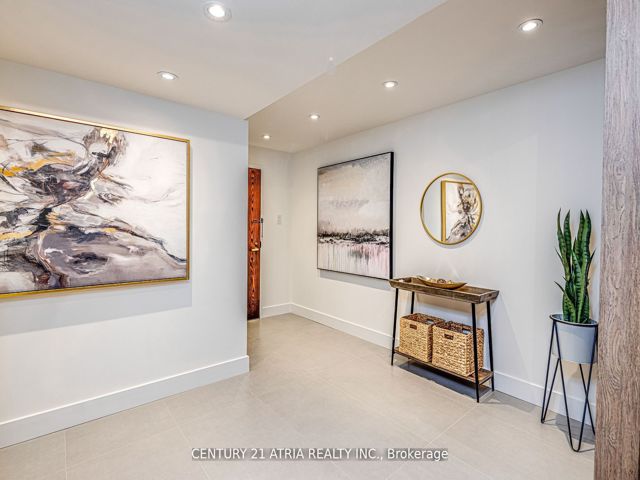 1401 - 65 Harbour Sq