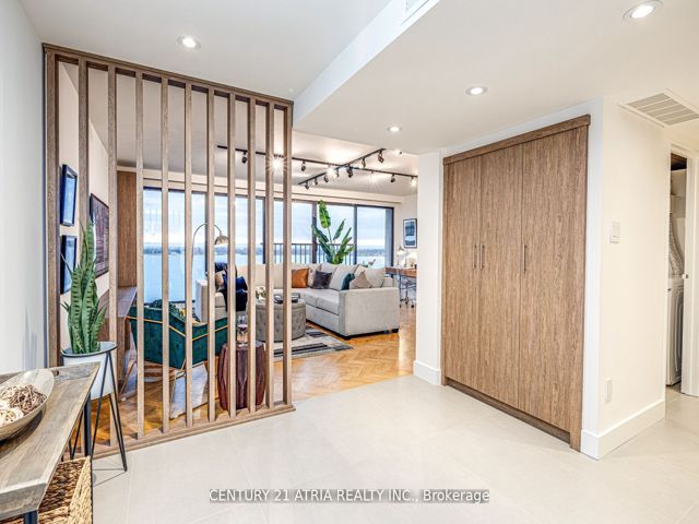 1401 - 65 Harbour Sq