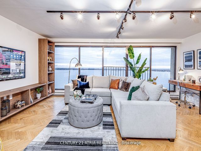 1401 - 65 Harbour Sq