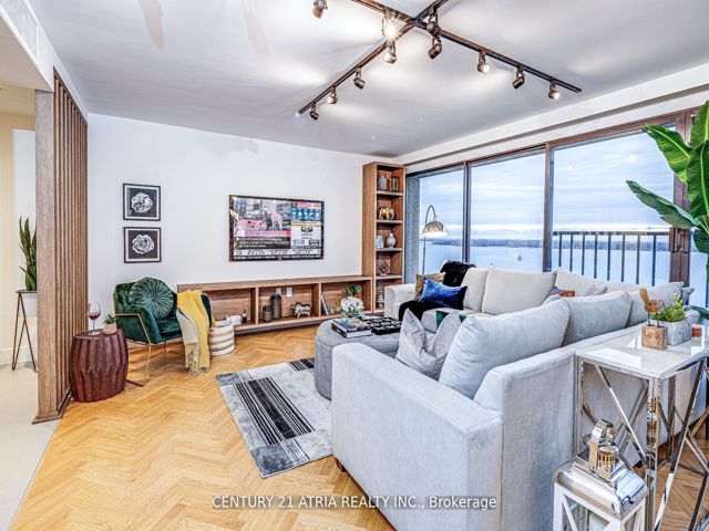 1401 - 65 Harbour Sq