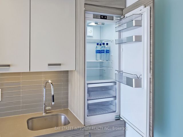 2107 - 210 Simcoe St