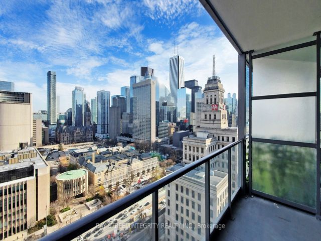 2107 - 210 Simcoe St