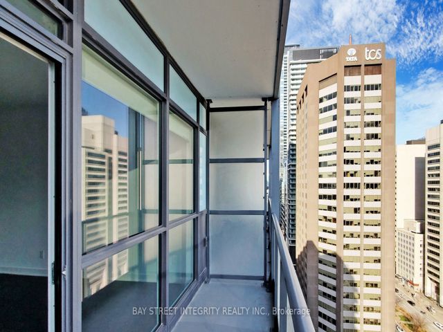 2107 - 210 Simcoe St