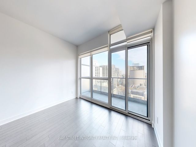 2107 - 210 Simcoe St