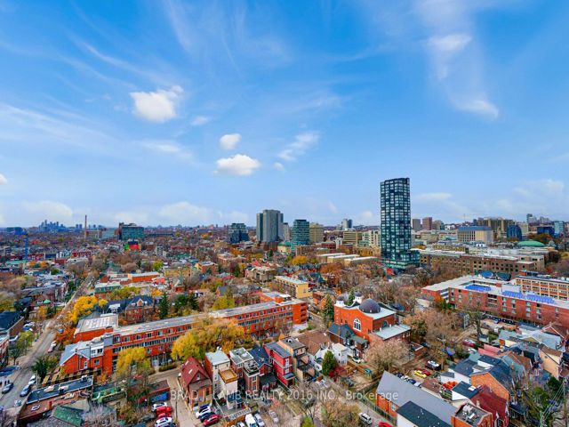 1712 - 195 McCaul St