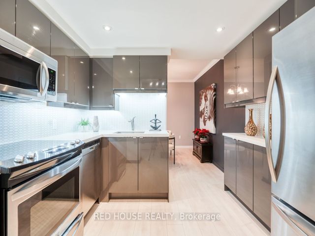 704 - 1818 Bayview Ave