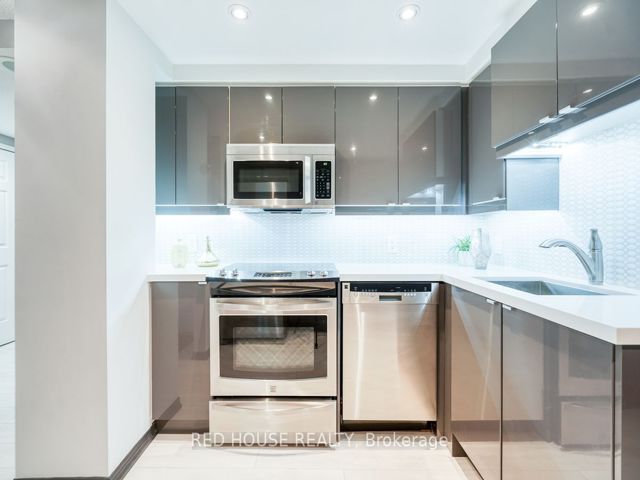 704 - 1818 Bayview Ave