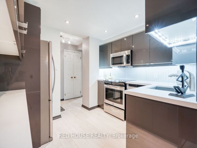 704 - 1818 Bayview Ave