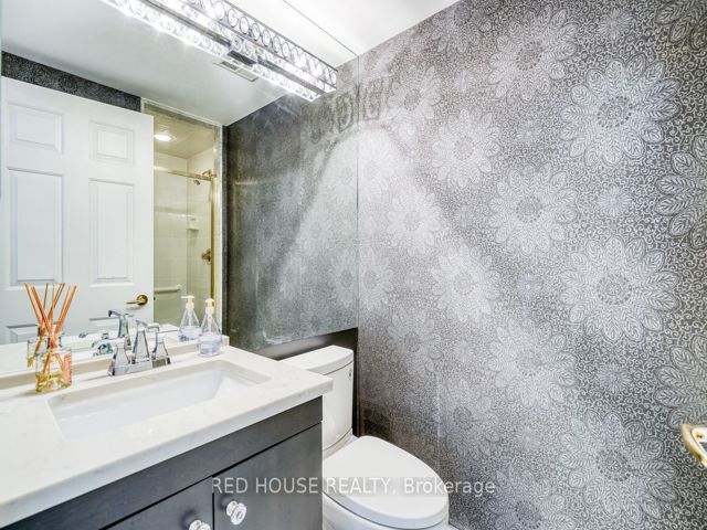 704 - 1818 Bayview Ave