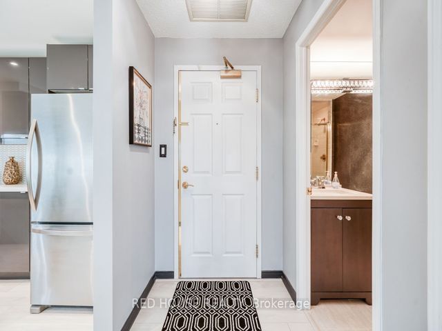 704 - 1818 Bayview Ave
