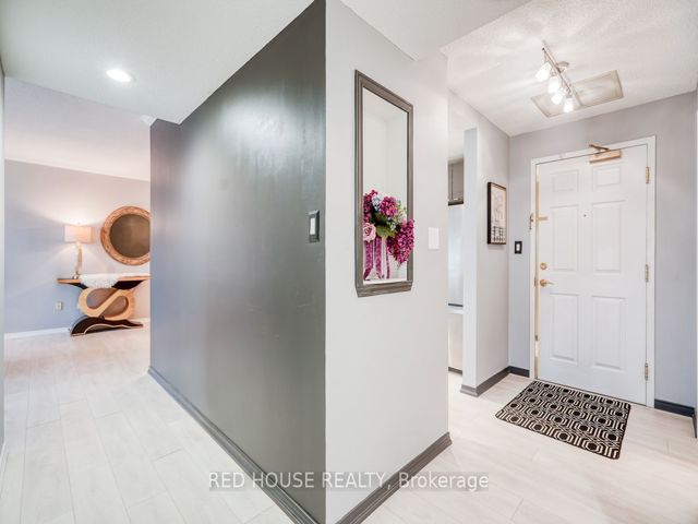 704 - 1818 Bayview Ave