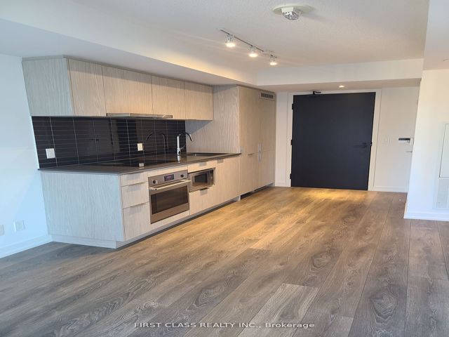 1810 - 60 Shuter St