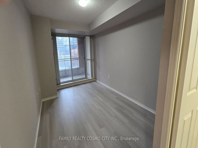 #403 - 889 Bay St