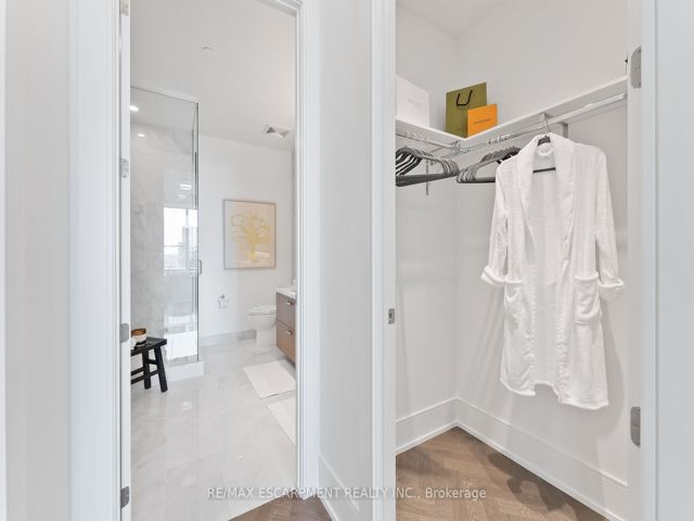 1108 - 455 Wellington St W