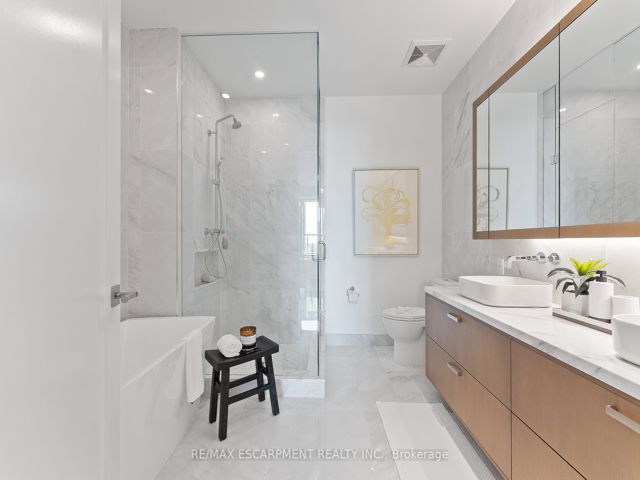 1108 - 455 Wellington St W