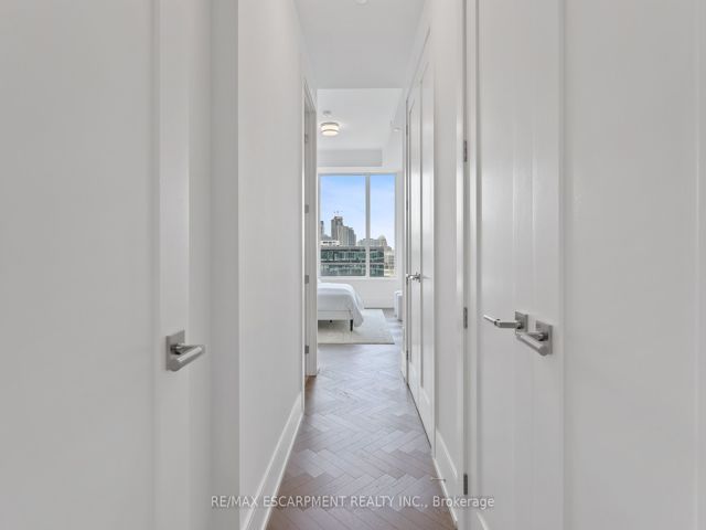 1108 - 455 Wellington St W