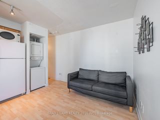 1122 - 650 Queens Quay W