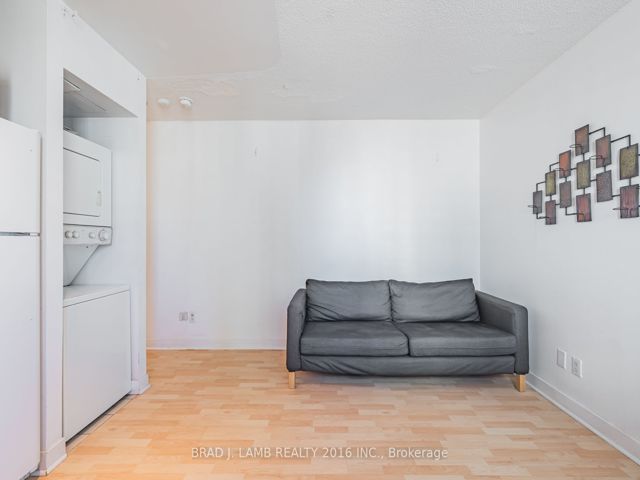 1122 - 650 Queens Quay W