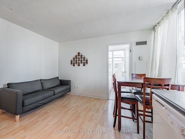 1122 - 650 Queens Quay W